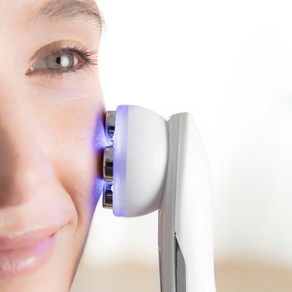 Masseur facial 3-en-1 Wace – Radiofréquence, Photothérapie & EMS